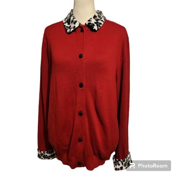 Crystal Kobe Womens Red Button Sweater Snap Collar Animal Print Collar Size Larg - Picture 1 of 11
